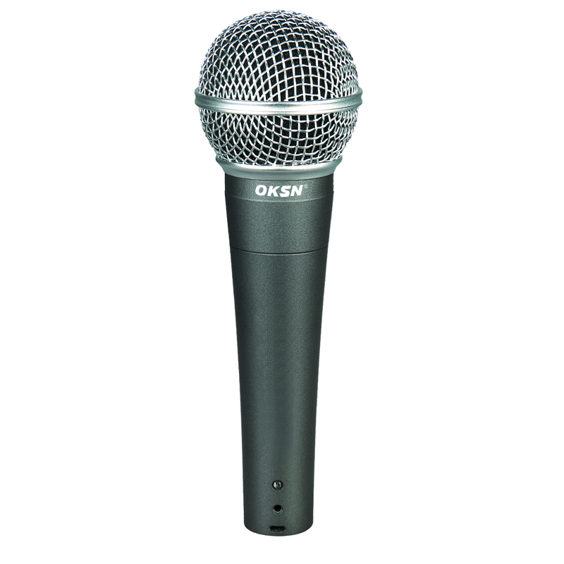 SM-58 Micrófono de alto rendimiento y buena dinámica de metal.
